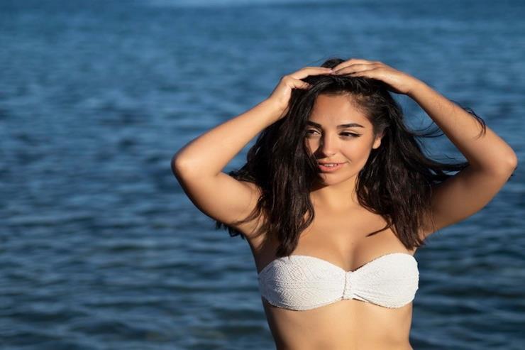 Hire luxury Gurgaon Sector 93 Escorts
