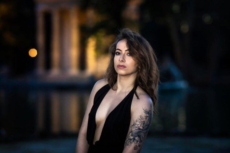 Hire luxury Gurgaon Sector 9 Escorts